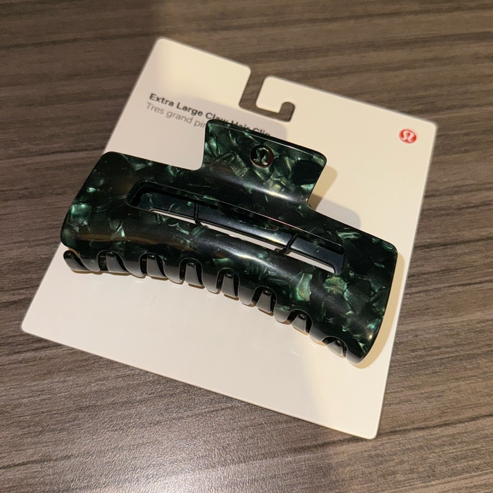 Lululemon NWT Extra Large Claw Hair Clip Color Envy Green/Pure Green✨Sold Out✨